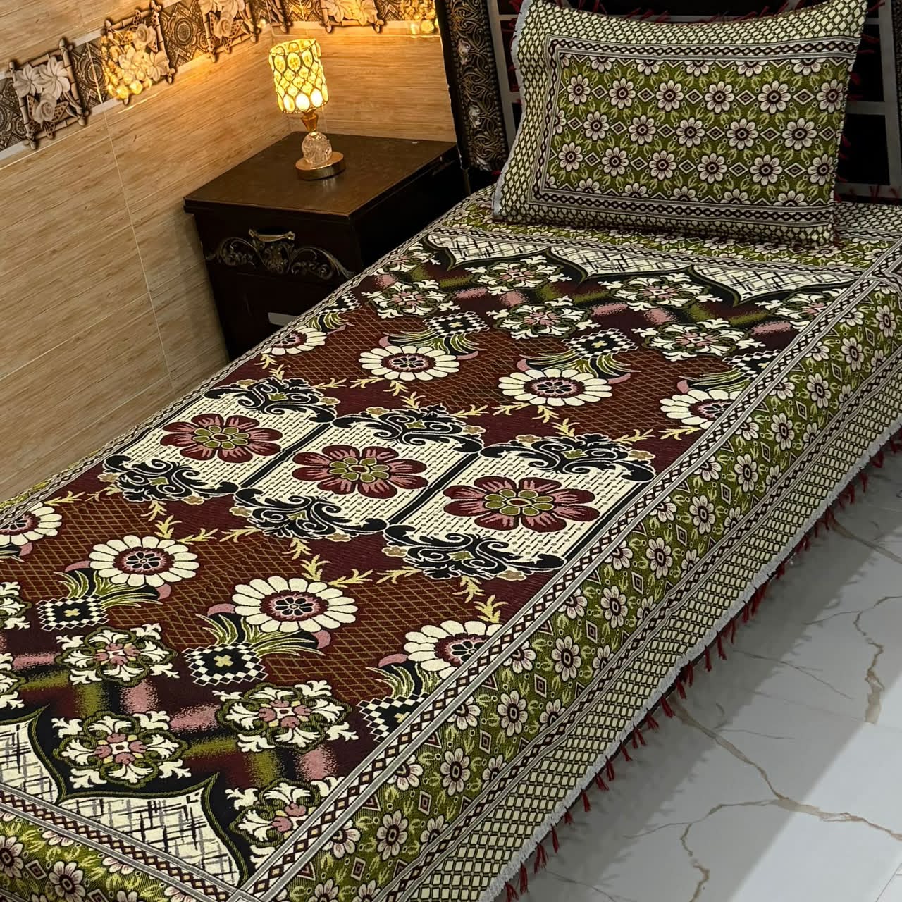 Luxury Traditional Floral Bedsheet Set – Premium Printed Design with Matching Pillow Covers