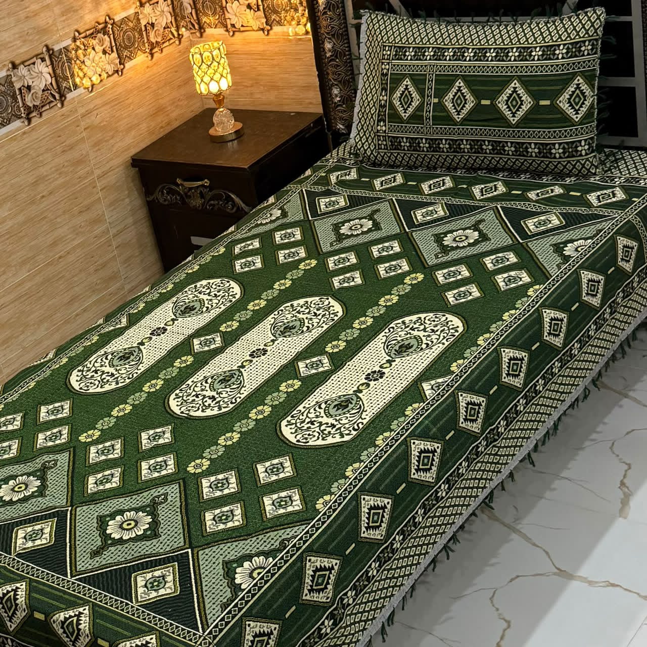 Luxury Traditional Floral Bedsheet Set – Premium Printed Design with Matching Pillow Covers