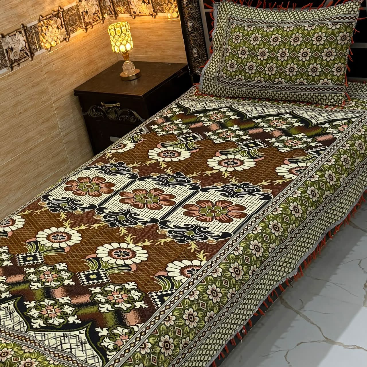 Luxury Traditional Floral Bedsheet Set – Premium Printed Design with Matching Pillow Covers